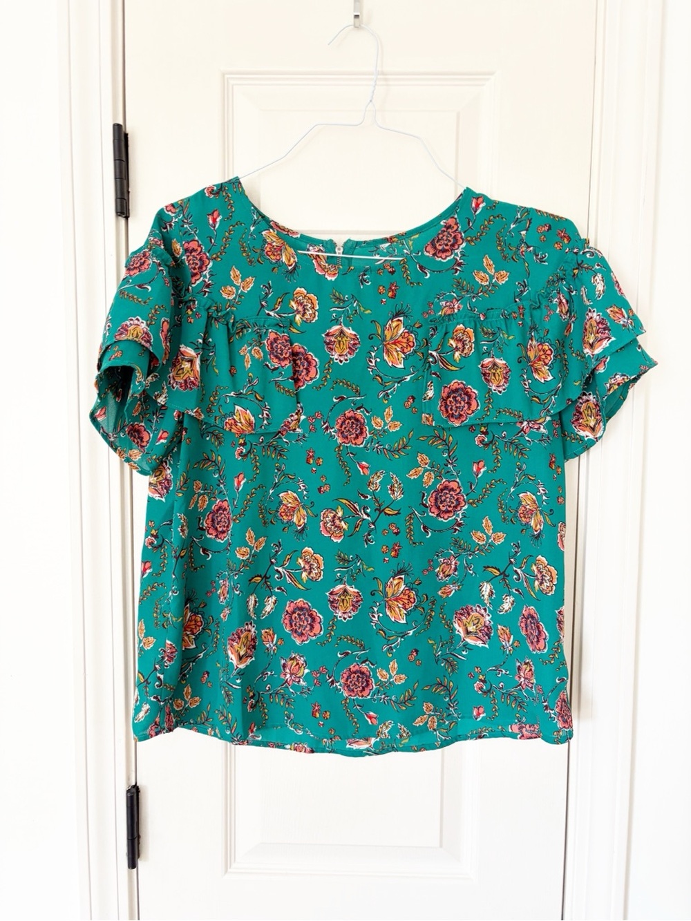Large • Xhilaration Teal Floral Ruffle Sleeve Top blouse